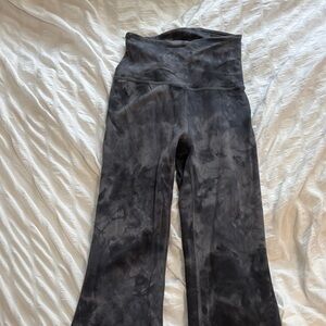 Women’s Lululemon faire leggings in dye color
size 0